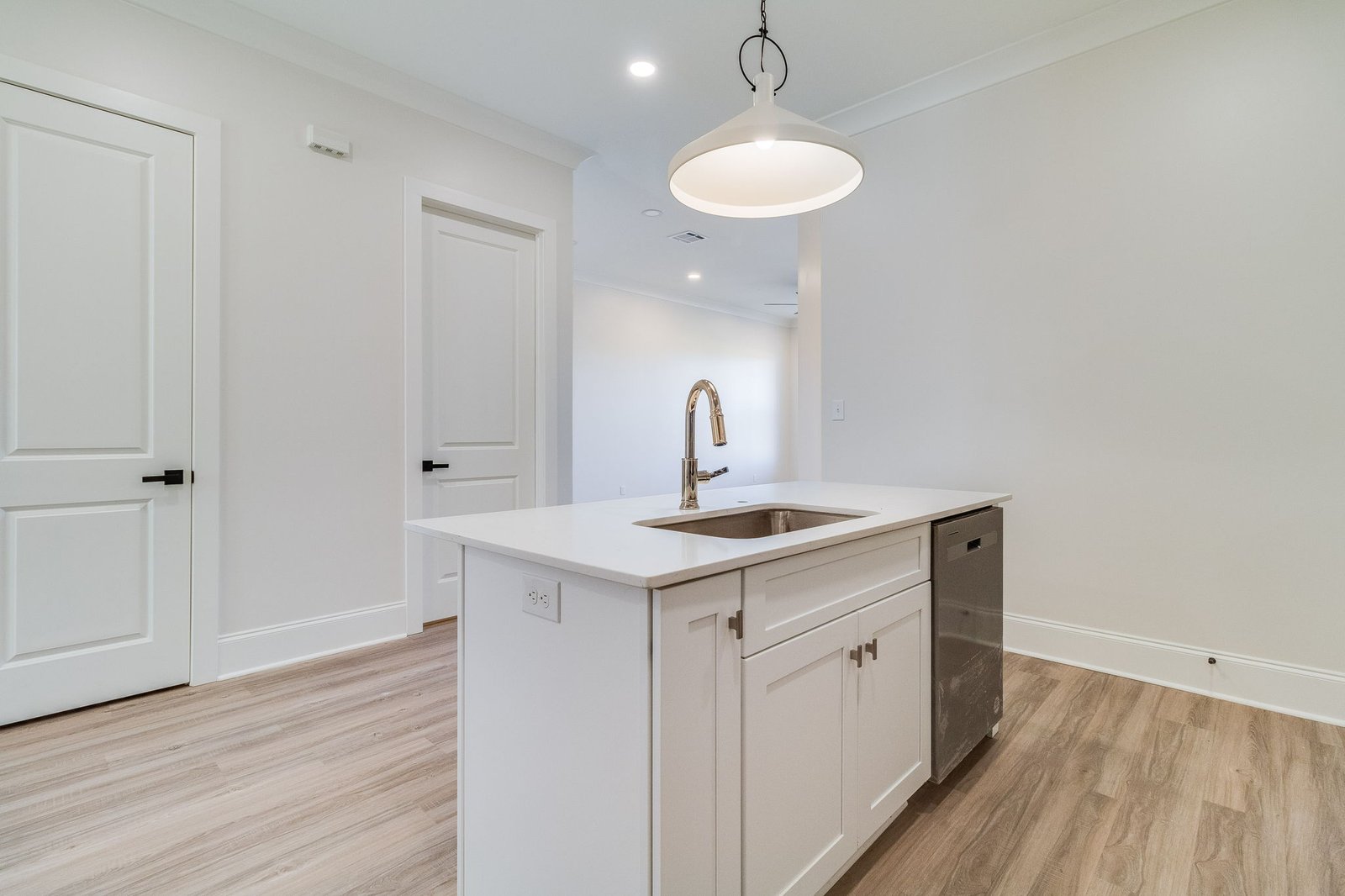 17-web-or-mls-303 305 Edsall Ln-16